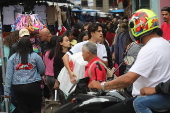 Movimentao na rua 25 de Maro em So Paulo