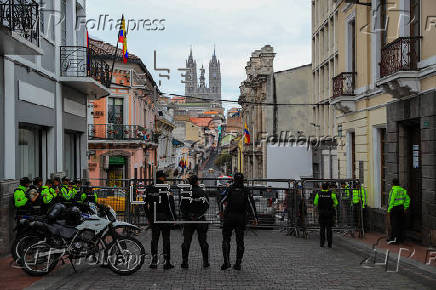 El palacio de Gobierno de Ecuador amanece con un fuerte resguardo policial