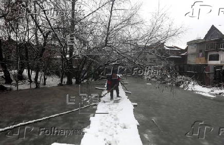 Kashmir remains in the grip of intense cold