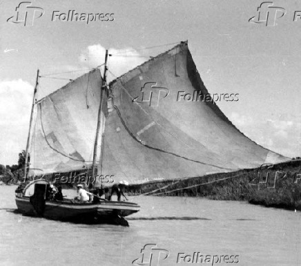 1959O barco a vela no rio So