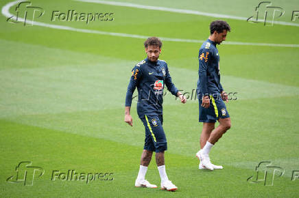 Neymar durante treino da seleo brasileira