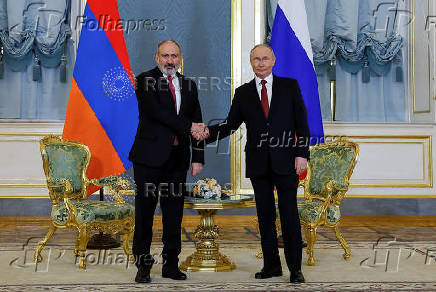 Russian President Putin and Armenian Prime Minister Pashinyan meet in Moscow