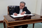 FILE PHOTO: Iran's Foreign Minister Abbas Araqchi signs a guest book at the Jordanian Foreign Ministry in Amman