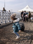 Syrians cross border from Turkey returning to Syria after rebel takeover of Damascus