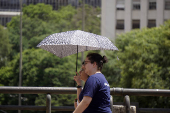 Pedestres enfrentam mais uma manh de calor intenso em SP