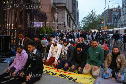 Demonstrators protest in solidarity with Pro-Palestinian organizers on the Columbia University campus, in New York City