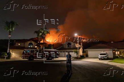 Firefighters battle 'Airport Fire' wildfire in California