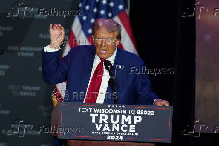 Trump hosts a campaign event at the Prairie du Chien Area Arts Center