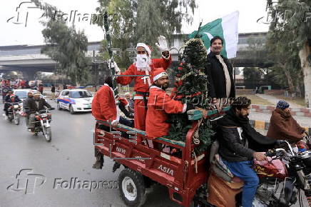 Pakistan's Christian minority dressed up as Santa hold rally in Peshawar