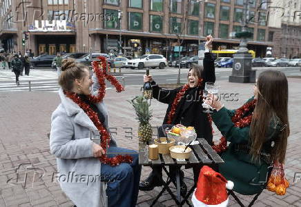 New Year's Eve preparations in Kyiv amid the Russian invasion