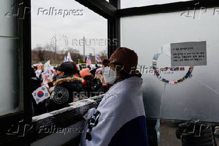 Pro-Yoon supporters participate in a rally outside the Seoul Detention Center in Uiwang