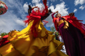 Cien alumnas celebran el Da de la Danza con baile espaol en plaza de Zocodover de Toledo