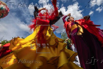 Cien alumnas celebran el Da de la Danza con baile espaol en plaza de Zocodover de Toledo