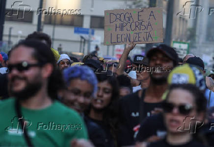 Manifestantes protestam em So Paulo pela descriminalizao da maconha 