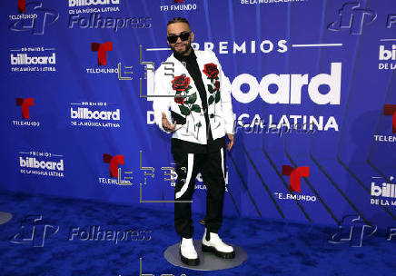 El negro y los diseos clsicos intervenidos dominaron la alfombra de los Latin Billboards