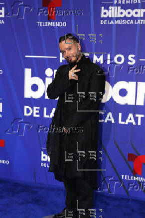 El negro y los diseos clsicos intervenidos dominaron la alfombra de los Latin Billboards