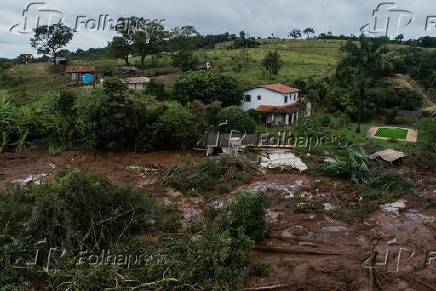Lama invade casa em Brumadinho, aps rompimento de barragem da Vale