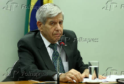 O ministro Augusto Heleno em audincia na Cmara