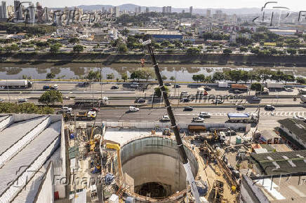 Obras da linha 6-laranja do metr na marginal Tiet perto da ponte Freguesia do 