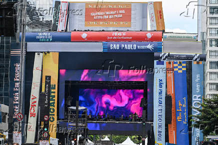 Montagem do Palco da Virada, na av Paulista