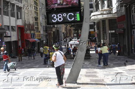 Calor em So Paulo com com termmetros marcando 38 graus