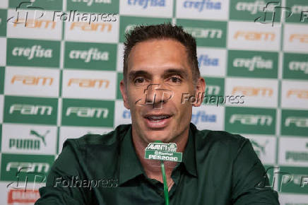 O goleiro Fernando Prass se despede do Palmeiras em coletiva