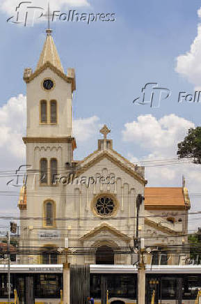 Relgio icnico da parquia So Joo Batista do Brs