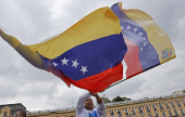 Venezolanos salen a protestar en Bogot para reivindicar el triunfo electoral de Gonzlez