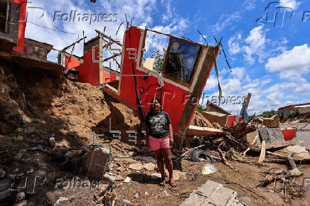 Las lluvias del huracn John derrumban casas y sueos de familias en el mexicano Acapulco