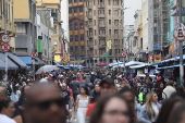 Movimentao na Rua 25 de Maro em So Paulo