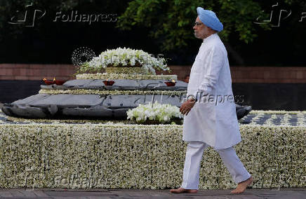 FILE PHOTO: Indian Prime Minister Manmohan walks at the memorial of the former prime minister Gandhi on the occasion of the former prime minister's 69th birth anniversary in New Delhi