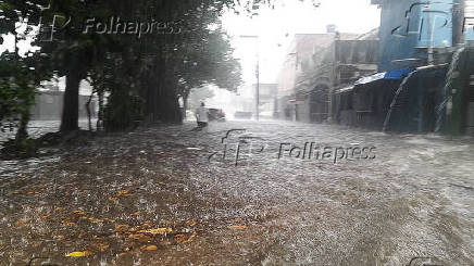 Forte chuva alaga zona sul de So Paulo