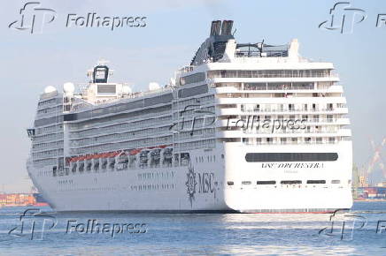 Movimentao de transatlnticos no pier mau no rio de janeiro