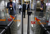 FILE PHOTO: SK Hynix expects full chip recovery after Q1 earnings surprise on AI boom