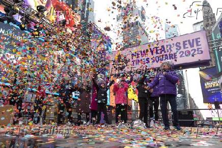 Pessoas participam do Teste de Confete de Vspera de Ano Novo na Times Square