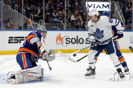 NHL: Toronto Maple Leafs at New York Islanders