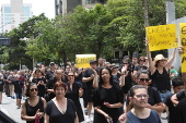 Caminhada em protesto pela morte do delegado e por mais segurana no bairro