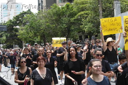 Caminhada em protesto pela morte do delegado e por mais segurana no bairro