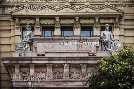 Detalhe da fachada do prdio do Palcio da Justia de So Paulo