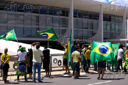 Bolsonaristas protestam contra o isolamento social