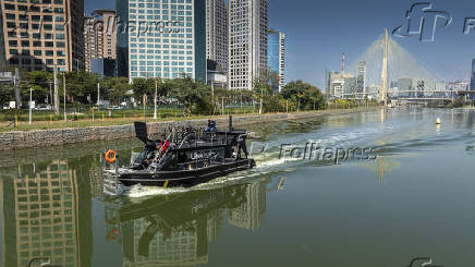 Barco da Uber em passeio gratuito oferecido em comemorao ao aniversrio da marca no Brasil 