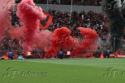 Partida entre o athletico contra o fluminense pelo campeonato brasileiro da srie a