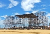 Montagem do palco para as festas de rveillon, nas areias da praia de Copacabana