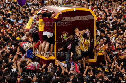 Filipino Catholic devotees parade 