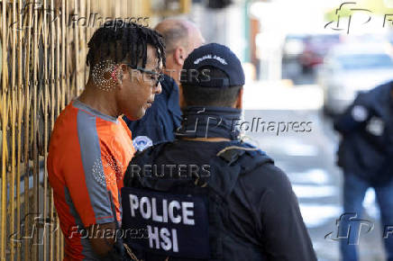 Agents with Homeland Security Investigations (HSI) conduct a search for undocumented migrants in San Juan