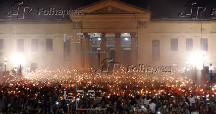 Miles de cubanos marchan en memoria del prcer Mart, encabezados por Daz-Canel y Castro