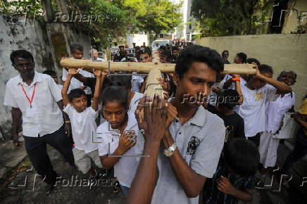 Catholic faithful celebrate Good Friday in Colombo