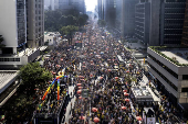 Pblico durante a 28 Parada do Orgulho LGBT+ de So Paulo
