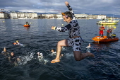 Traditional pre-Christmas swim in Geneva