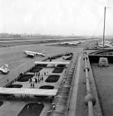 1952Ptio de taxiamento do aeroporto